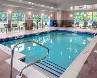 Hampton Inn Cranbury - Cranbury - Piscina