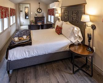 Shamrock Suites - Florenceville-Bristol - Bedroom