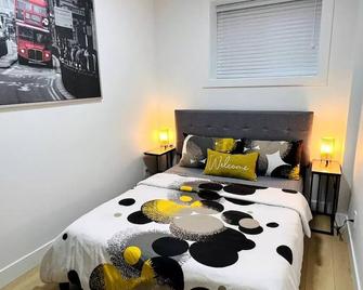 New and Modern 1 bedroom suite near beach - Surrey - Bedroom