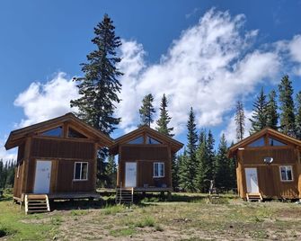 Red Cariboo Resort - Anahim Lake - Building