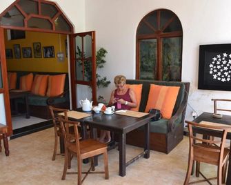 Beach Prime Time Hotel - Unawatuna