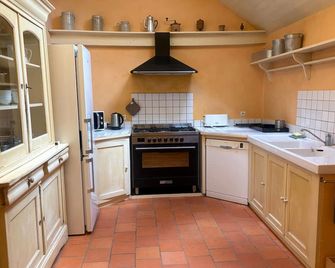 Charming 17th Century House with Modern Comforts, Large Garden, Garage, and Outdoor Activities - Saint-Calais - Kuchyň