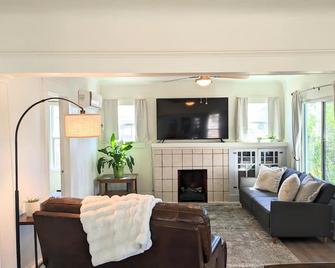 Cozy Blue Cottage - Willcox - Huiskamer