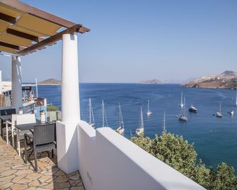 Sunrise Bay. Modern Cycladic House near the beach with a magnificent view. - Parthéni - Balcón