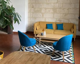 Completely renovated 16th century apartment Hyper Centre de Tours - Tours - Living room