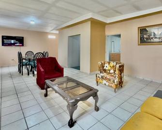 Departamento cerca de Cintermex y Parque Fundora - Monterrey - Pokój dzienny