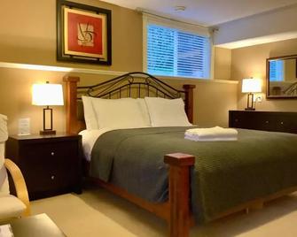 Neckpoint Treasure - Nanaimo - Bedroom