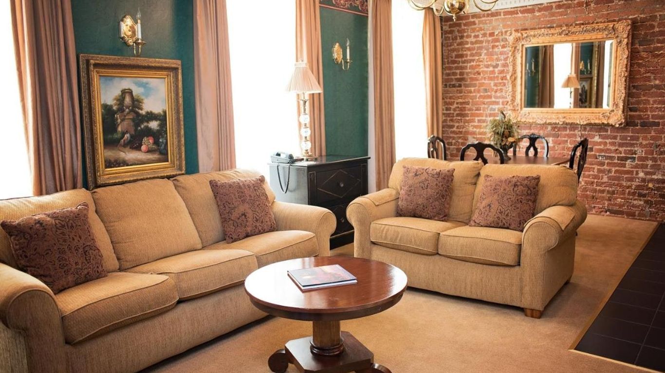 Quarter House Suites