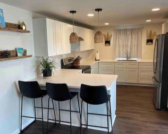 Centrally Located - Newly Built - Walk To The Beach! - Avon