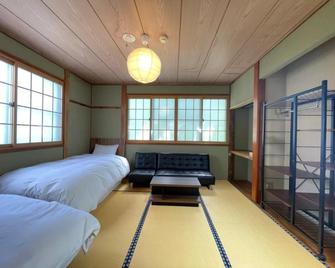 A short walk to Akakura Onsen Ski Lift and Town by Japow House - Myoko - Bedroom