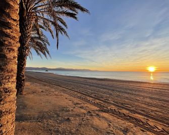 Hotel Apartamentos Bajondillo - Torremolinos - Beach