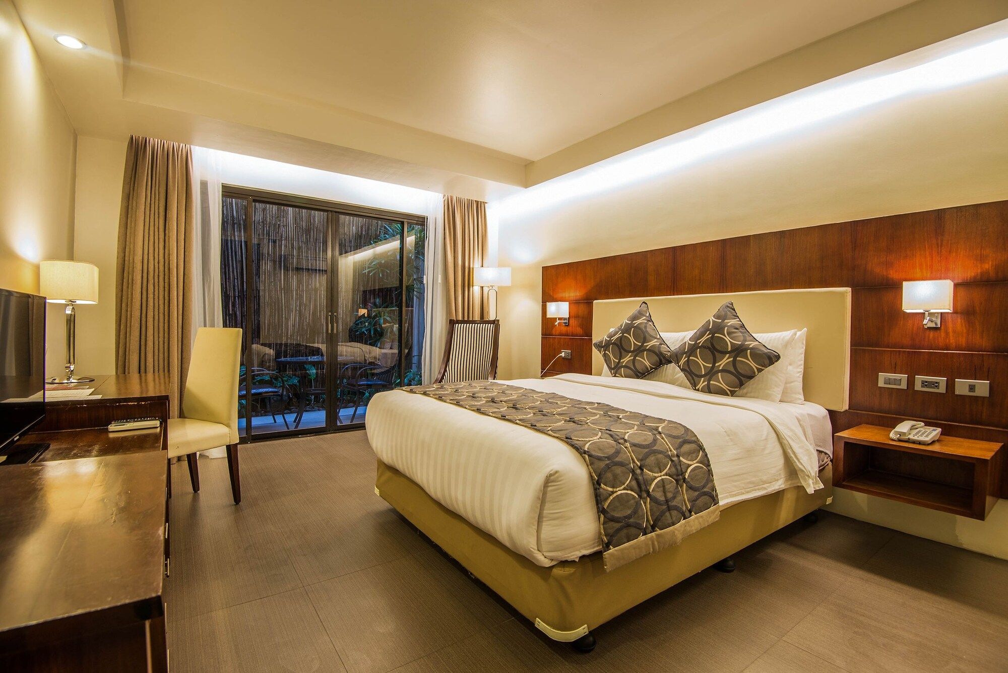 أريانا هوتل