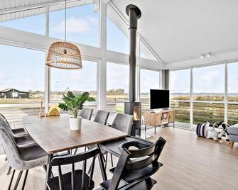 Lovely Home In Fredericia - Fredericia - Dining room