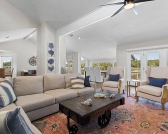 Ocean Springs Waterfront Home with Amazing Views! - Ocean Springs - Pokój dzienny