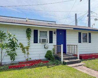Charming 2-bedroom pet friendly cottage, right by ferry in Mackinaw City. - Mackinaw City - Edificio