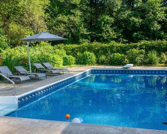 Your Fun Catskills Getaway near Woodstock, Hunter and Belleayre. - Boiceville - Pool