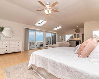 Westhampton Beach Oceanfront, 4 Bedrooms, Pool. Super Clean. Relax and Chill. - Westhampton Beach - Habitación