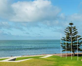Anchorage Seafront Hotel - Victor Harbor - Strand