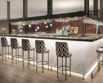 AC Hotels by Marriott Alicante - Alicante - Bar