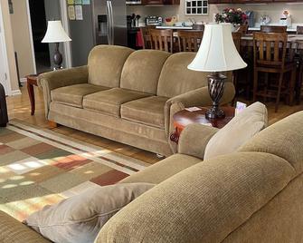 Lake Wedowee Water Front & Private Pool Sat - Sat Only! Offer Monthly! - Wedowee - Living room