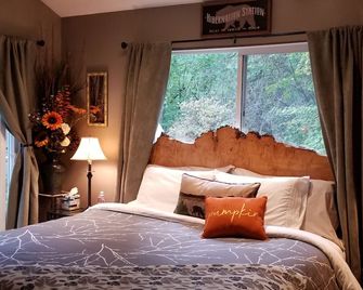 Secluded Private Beach On Creek ! - Milton-Freewater - Habitación