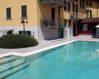 Bellagio Dreams Apt, Pool, With Private Garden, Near Lake - Bellagio - Alberca