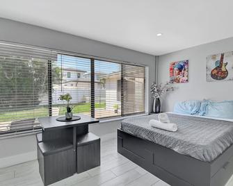 Modern furnished studio, North of Atlantic Ave - Delray Beach - Bedroom