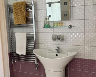 Country King - Axminster - Bad