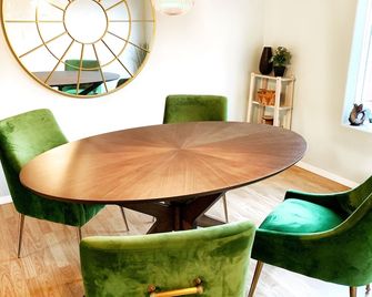 ༄✦ Whispering Woods Oasis✦༄ | 5b/3ba, W/Pool Table - Aloha - Dining room