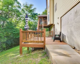 3 Mi to Dtwn Jefferson City: Family Home w/ Deck - Jefferson City - Balcony