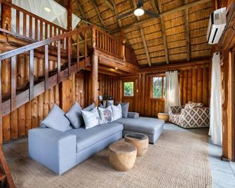 Rhino River Lodge - Hluhluwe - Huiskamer