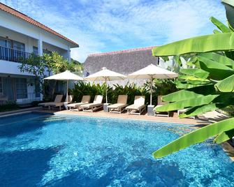 Lavella Villas Kuta Lombok - Kuta - Pool