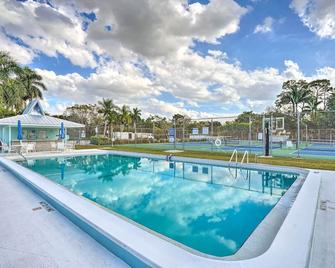 Direct Gulf Access and Lanai Sunny Naples Home! - Naples - Pileta