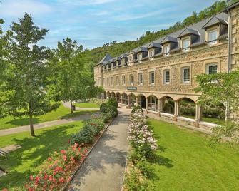 Logis Hotel L'hôtel Des Bains - Salles-La-Source - Salles-la-Source - Building