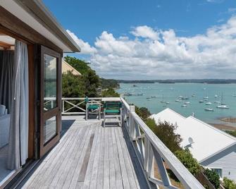 Te Maiki Escape - Russell Holiday Home - Russell - Balcón