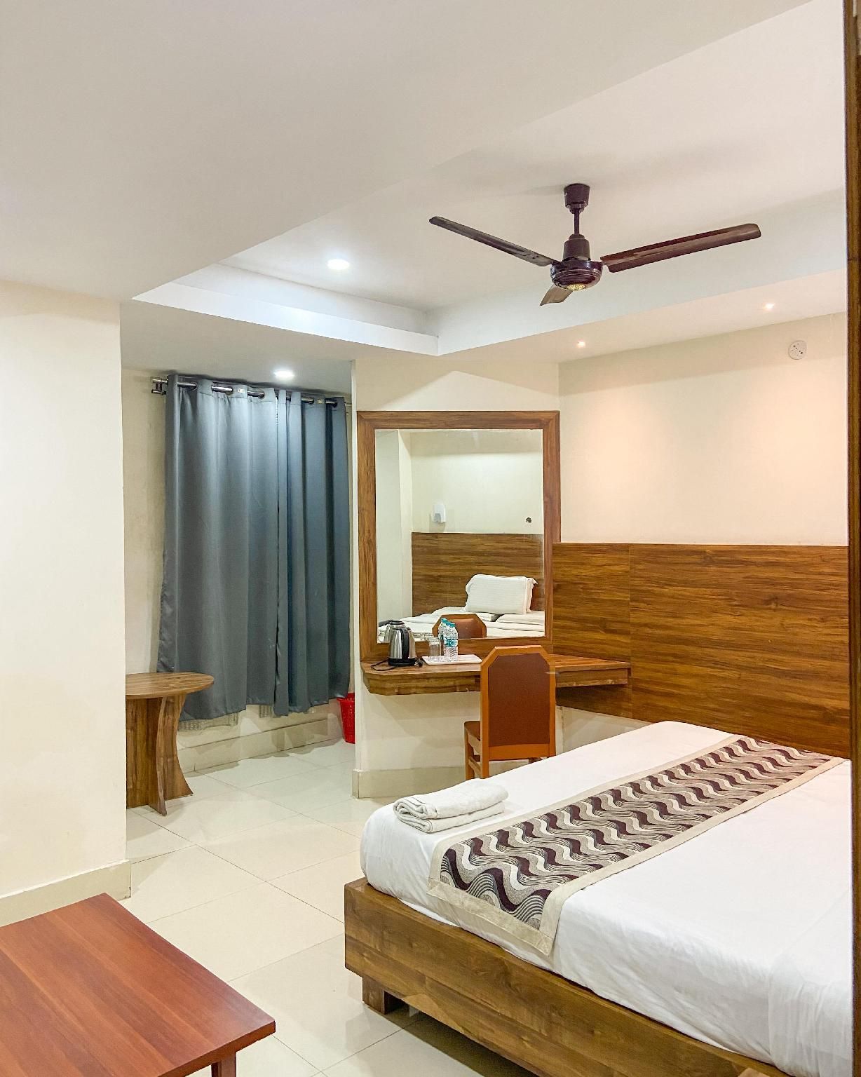 Hotel Ambarish - Guwahati - Bedroom