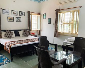 Gadh Ganesh Homestay - Udaipur - Bedroom