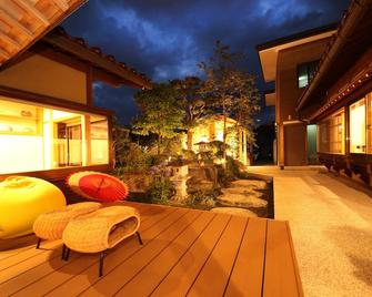 Ichinomatsu Japanese Modern Hotel - Takayama - Patio