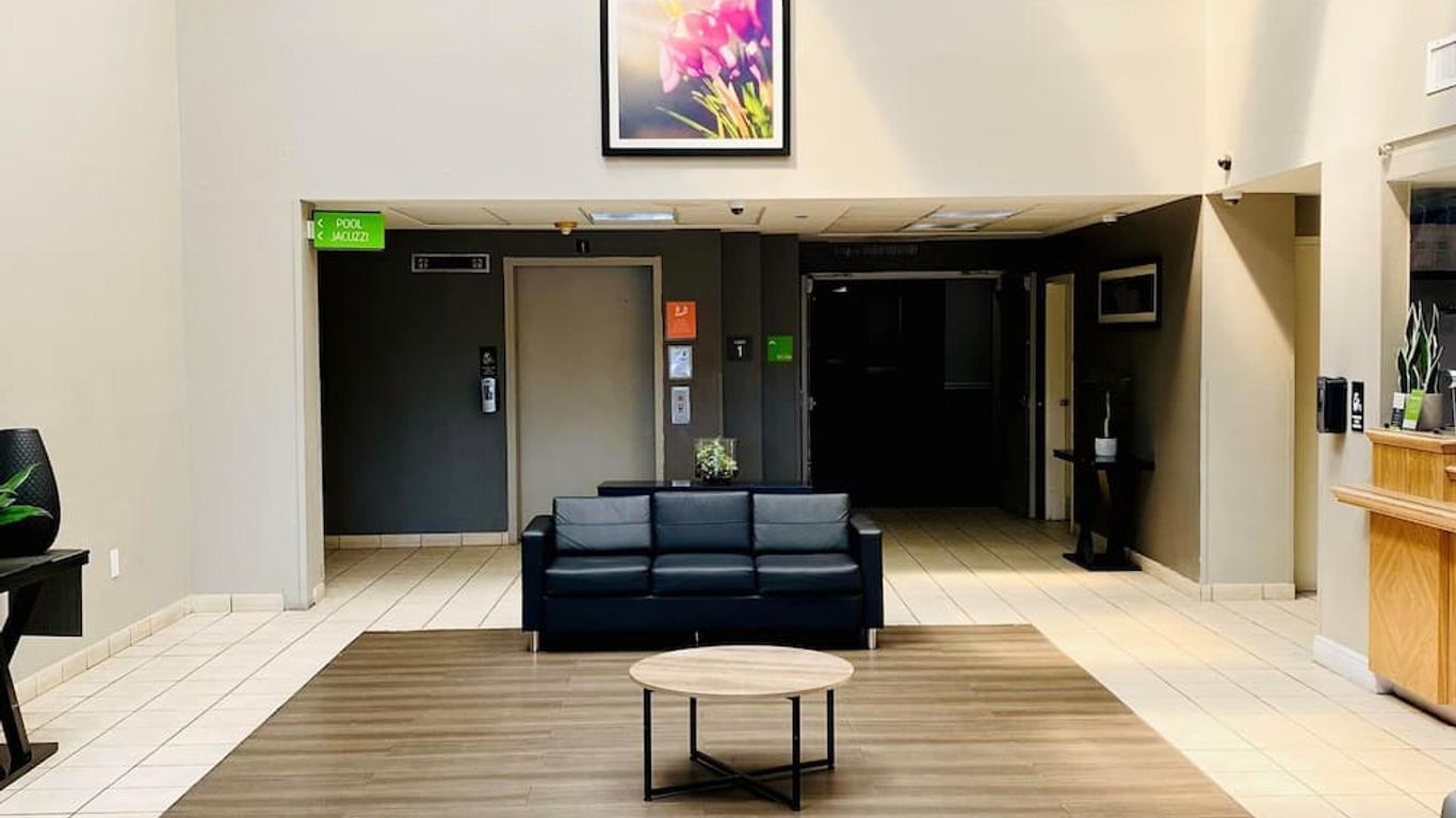 La Quinta Inn & Suites by Wyndham Ft Lauderdale Cypress Cr