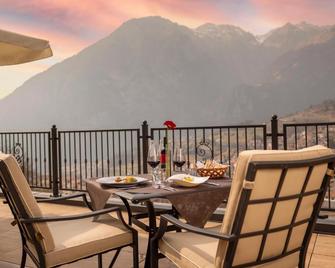 Hotel Castel Mani - San Lorenzo in Banale - Balcony