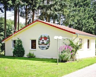 Holiday Home in Parchim With Terrace - Parchim - Edificio