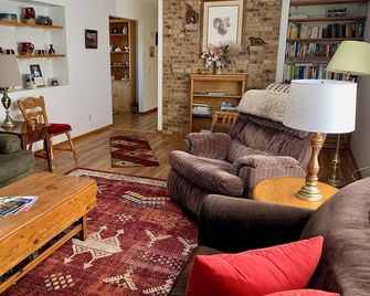Scenic Spacious Country Home near Bozeman, Big Sky, Yellowstone Park! - Belgrade - Obývací pokoj