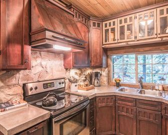 Wee Cottage- Unparalleled Charm, Tiny House, Enchanting Setting, Hot Tub - Sundance - Kitchen