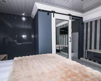 The Fine Line Lodge - Pretoria - Bedroom