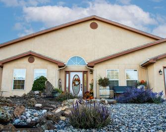 Casa De Monteagle, Serene, Spacious, 2master Suites K/K , Hottub, Pets, Close - Farmington - Building