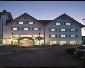 Hotel Zur Burg Sternberg - Extertal - Gebäude