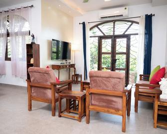 Terra Verde ! A Sunset Villa At Varca, South Goa ! - Varca - Living room
