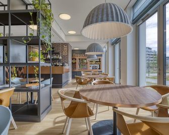 بي آند بي هوتول أنتويربين زويد - انتورب - مطعم