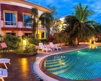The One Cozy Vacation Residence Sha Hotel - Chalong - Piscina