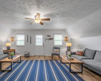 A-Frame Cabin - Near Cave Run Lake & Marina - Cabin #3 - Morehead - Sala de estar